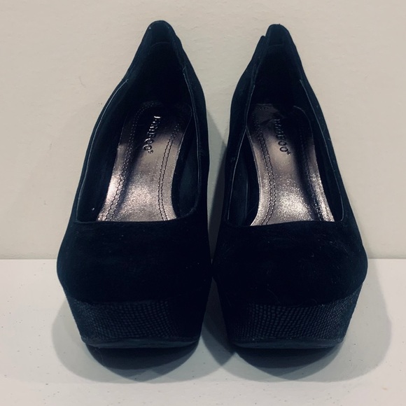 🛍2/$25 Bamboo NWOT Lace up detail platform shoe - Picture 3 of 5